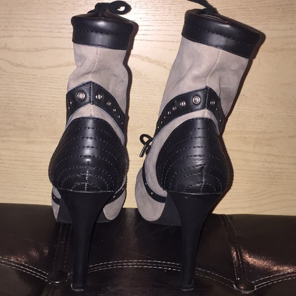 Size 8. Open Toe Black Bootie. - Picture 3 of 5